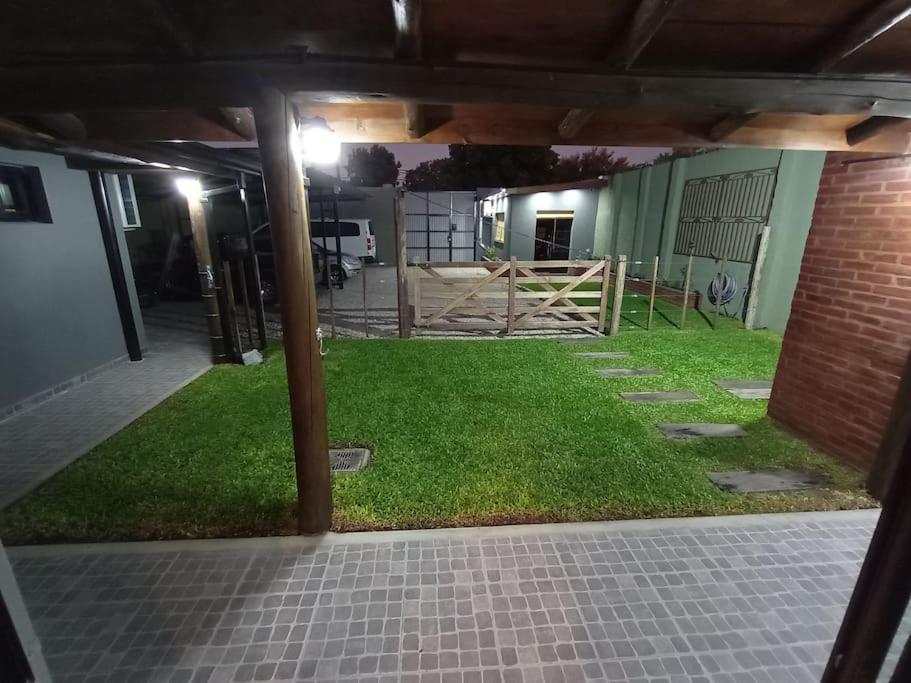 Ferienwohnung Escala Ezeiza Loft Con Desayuno Luis Guillon Exterior foto